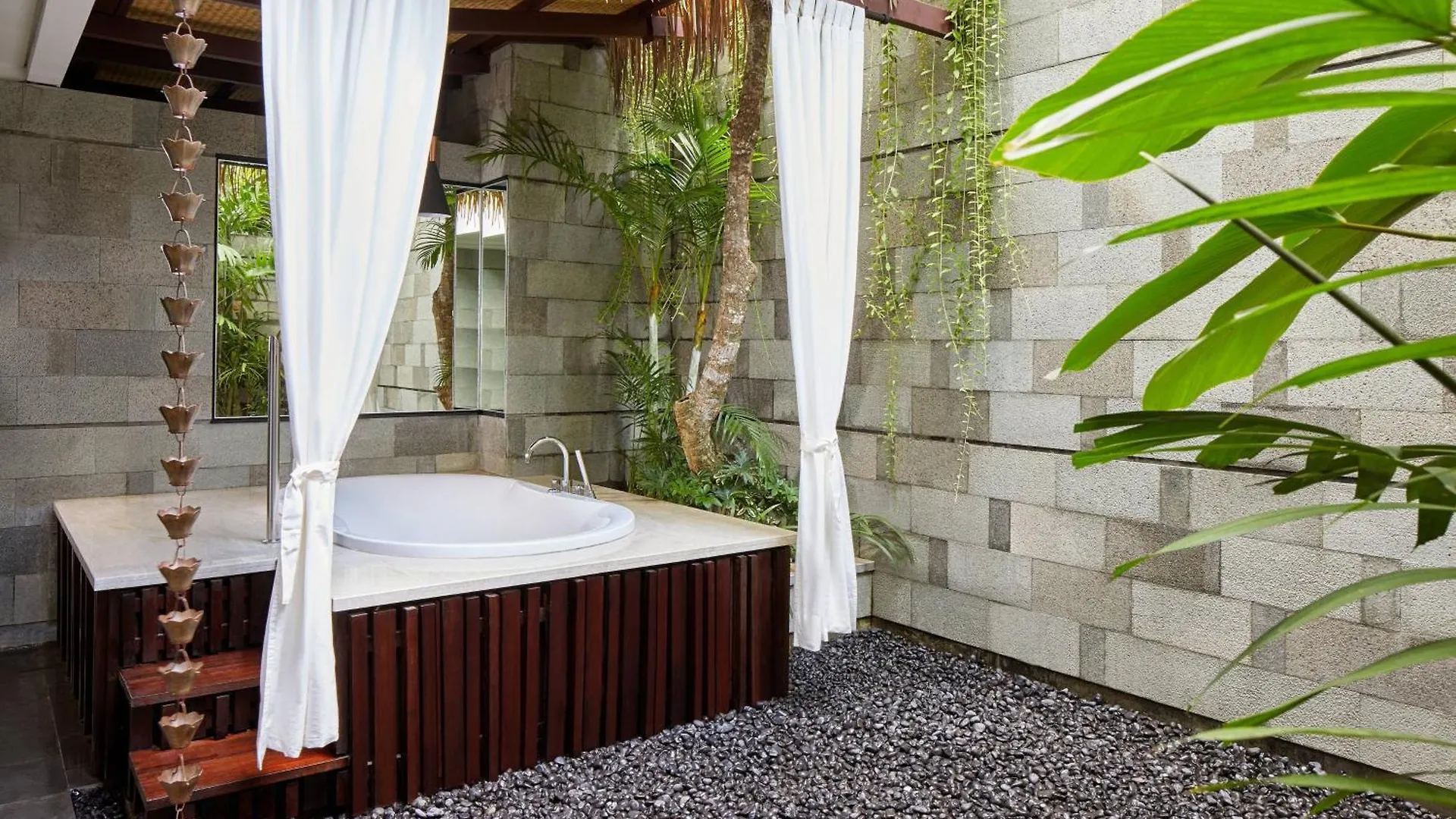 Fairfield By Marriott Bali Legian Hotel
